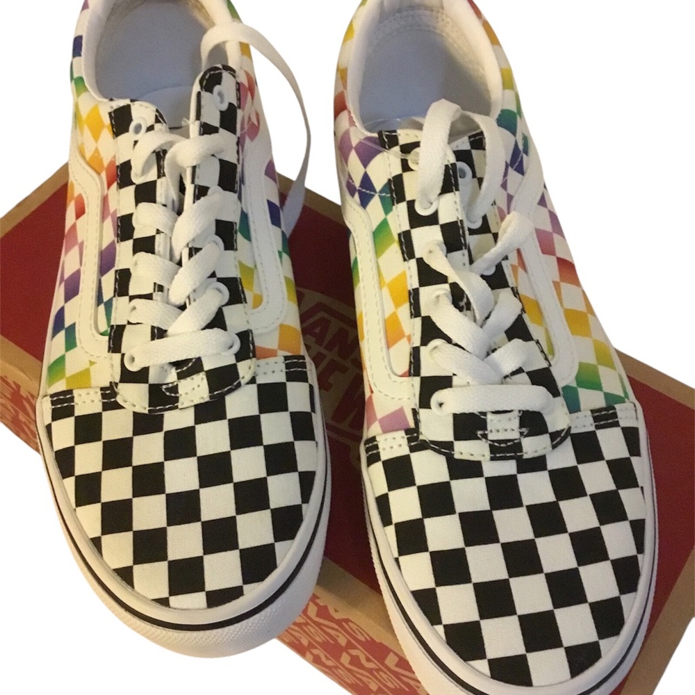 NWT Vans Rainbow checkered Ward Sneaker Sz Missy 5.5
